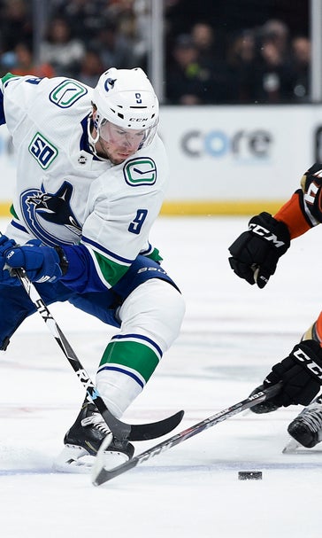 Getzlaf's goal, Gibson's 39 saves put Ducks past Canucks 2-1